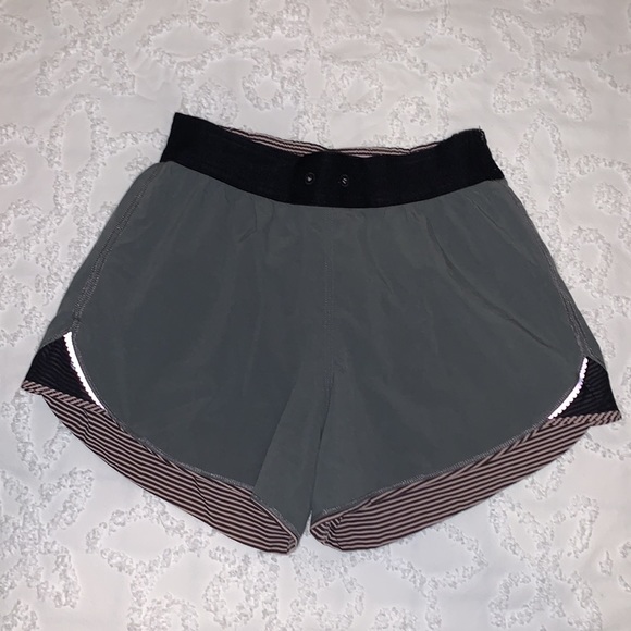 LULULEMON REVERSIBLE SHORTS - Picture 5 of 7